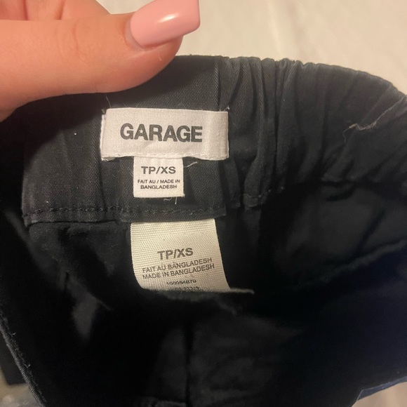 Garage black cuffed cargo pants with metal detailing size xs 26$ - Picture 3 of 3